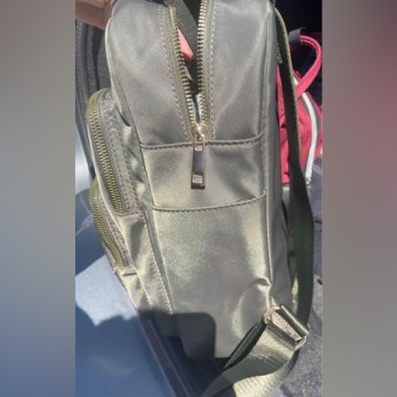 Small/Medium size backpack/ bag - Picture 3 of 4